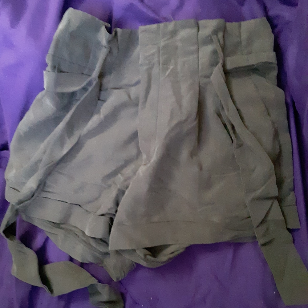 American Eagle Grey shorts